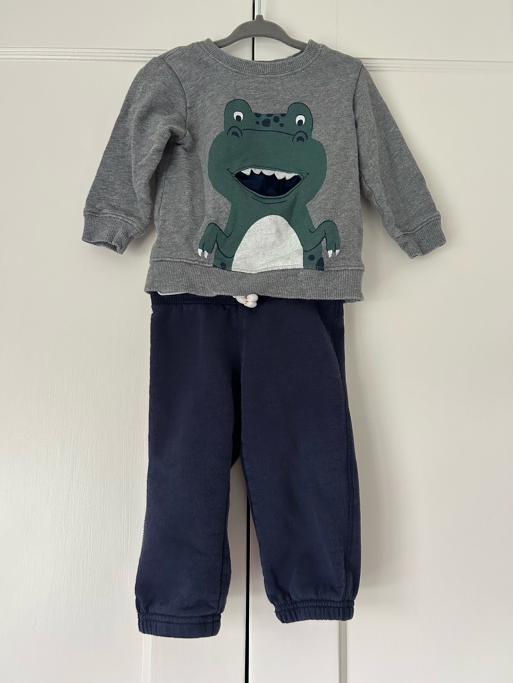 Carter’s Toddler Boy Dinosaur Outfit Sweatsuit Grey and Blue Size 18 Months